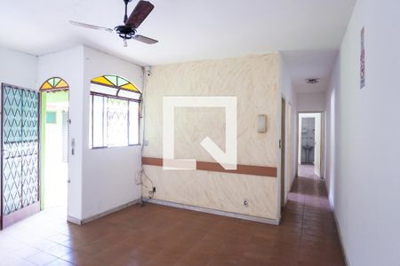 Casa à venda com 2 quartos, 120m² em Centro, Contagem