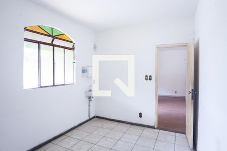 Casa à venda com 2 quartos, 120m² em Centro, Contagem