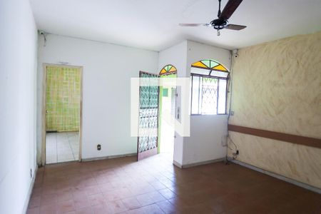 Casa à venda com 2 quartos, 120m² em Centro, Contagem