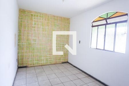 Casa à venda com 2 quartos, 120m² em Centro, Contagem