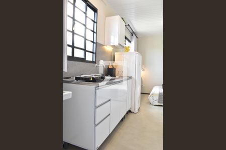 Cozinha de kitnet/studio para alugar com 1 quarto, 19m² em Cidade Industrial de Curitiba, Curitiba