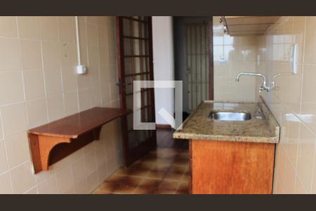 Cozinha de apartamento para alugar com 1 quarto, 48m² em Jardim Lindóia, Porto Alegre