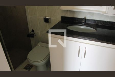 Banheiro de apartamento para alugar com 1 quarto, 48m² em Jardim Lindóia, Porto Alegre