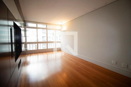 Sala de TV de apartamento à venda com 3 quartos, 420m² em Jardim Paulista, São Paulo