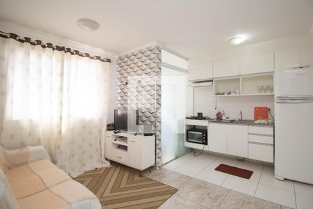 Sala de apartamento para alugar com 2 quartos, 40m² em Vila Zat, São Paulo