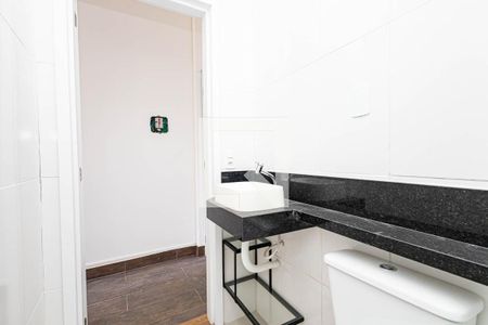 Banheiro de kitnet/studio para alugar com 1 quarto, 20m² em República, São Paulo