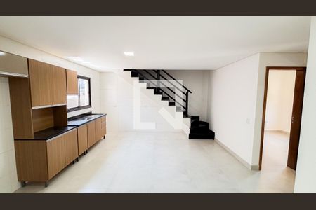 Sala - Cozinha de apartamento para alugar com 2 quartos, 100m² em Vila Linda, Santo André