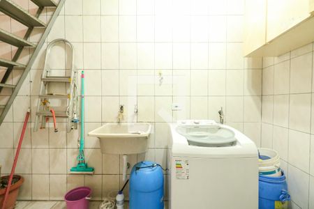 Casa à venda com 300m², 3 quartos e 2 vagas Casa à venda com 300m², 3 quartos e 2 vagasÁrea de Serviço