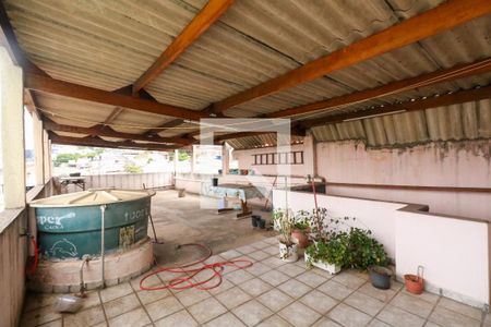 Casa à venda com 300m², 3 quartos e 2 vagas Casa à venda com 300m², 3 quartos e 2 vagasTerraço