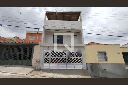 Casa à venda com 300m², 3 quartos e 2 vagas Casa à venda com 300m², 3 quartos e 2 vagasFachada