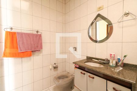 Casa à venda com 300m², 3 quartos e 2 vagas Casa à venda com 300m², 3 quartos e 2 vagasBanheiro Social