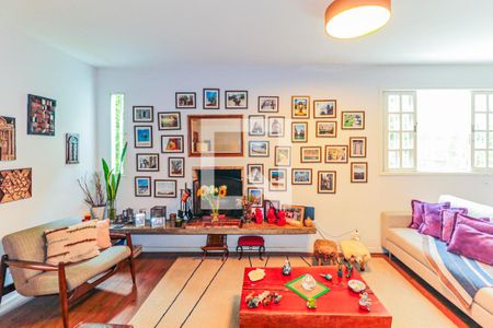 Sala de casa à venda com 4 quartos, 226m² em Jardim Petropolis, São Paulo