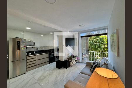 Sala de apartamento para alugar com 2 quartos, 70m² em Barra da Tijuca, Rio de Janeiro