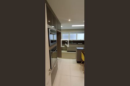 Cozinha de apartamento para alugar com 4 quartos, 238m² em Vila Suzana, São Paulo