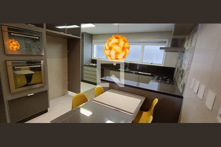 Cozinha de apartamento para alugar com 4 quartos, 238m² em Vila Suzana, São Paulo