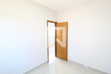 Quarto  de apartamento para alugar com 2 quartos, 48m² em Santa Mônica, Uberlândia