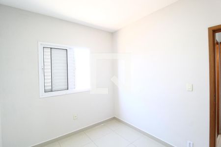 Quarto  de apartamento para alugar com 2 quartos, 48m² em Santa Mônica, Uberlândia