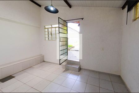 Sala de casa para alugar com 1 quarto, 70m² em Bonfim, Belo Horizonte