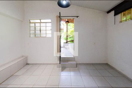 Sala de casa para alugar com 1 quarto, 70m² em Bonfim, Belo Horizonte