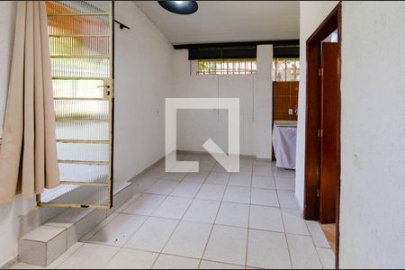 Sala de casa para alugar com 1 quarto, 70m² em Bonfim, Belo Horizonte