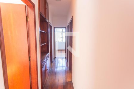 Corredor de apartamento para alugar com 3 quartos, 100m² em Santo Antônio, Belo Horizonte