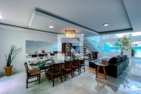 Sala de casa à venda com 4 quartos, 480m² em Vila Bertioga, São Paulo