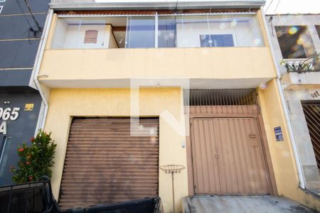 Casa à venda com 293m², 3 quartos e 3 vagas Casa à venda com 293m², 3 quartos e 3 vagasFachada