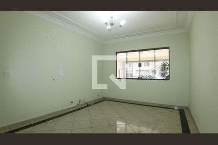 Sala de casa à venda com 3 quartos, 180m² em Jardim Teresa, São Paulo