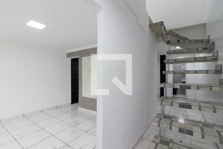 Sala - Escada de casa para alugar com 3 quartos, 200m² em Jardim do Colegio (zona Norte), São Paulo