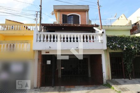 Casa à venda com 175m², 3 quartos e 2 vagas Casa à venda com 175m², 3 quartos e 2 vagasFachada