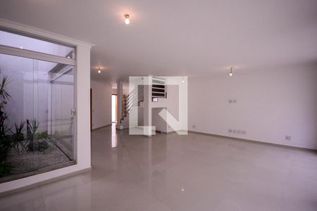 Sala Principal de casa à venda com 3 quartos, 240m² em Vila Gumercindo, São Paulo