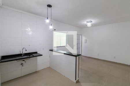 Sala e Cozinha de apartamento para alugar com 1 quarto, 40m² em Vila Granada, São Paulo