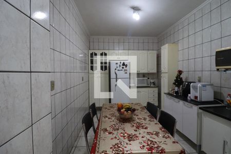 Casa à venda com 182m², 2 quartos e 1 vaga Casa à venda com 182m², 2 quartos e 1 vagaCozinha e Área de Serviço