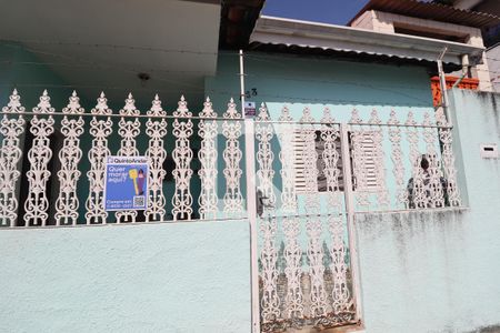 Casa à venda com 182m², 2 quartos e 1 vaga Casa à venda com 182m², 2 quartos e 1 vagaFachada