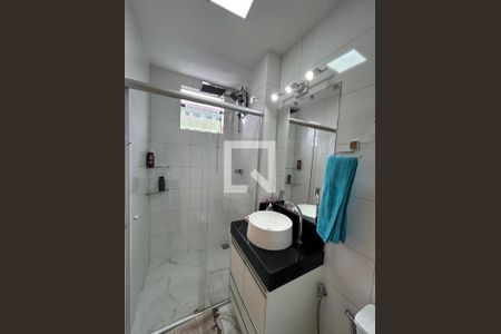 Banheiro de apartamento à venda com 2 quartos, 48m² em Santo Antonio, Contagem