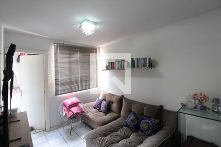 Sala de apartamento para alugar com 2 quartos, 60m² em Parque São Pedro, Belo Horizonte