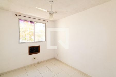 Quarto 1 de apartamento para alugar com 2 quartos, 44m² em Inhoaíba, Rio de Janeiro