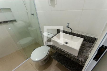 Banheiro de casa de condomínio para alugar com 1 quarto, 26m² em Vila Marina, São Paulo