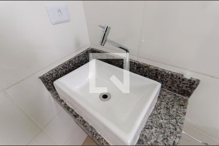 Banheiro  de casa de condomínio para alugar com 1 quarto, 27m² em Vila Marina, São Paulo