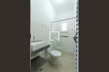 Banheiro de casa de condomínio para alugar com 1 quarto, 34m² em Vila Marina, São Paulo