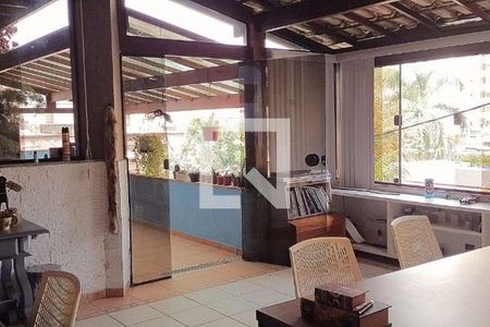 Casa à venda com 3 quartos, 380m² em Santa Rosa, Niterói