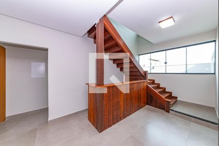 Sala de casa à venda com 5 quartos, 250m² em Guarani, Belo Horizonte