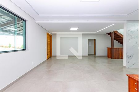 Sala de casa para alugar com 5 quartos, 250m² em Guarani, Belo Horizonte