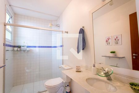 Casa à venda com 133m², 3 quartos e 2 vagas Casa à venda com 133m², 3 quartos e 2 vagasBanheiro social