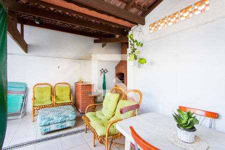 Casa à venda com 133m², 3 quartos e 2 vagas Casa à venda com 133m², 3 quartos e 2 vagasEspaço gourmet