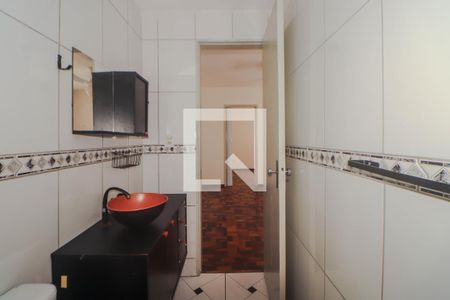 Banheiro de apartamento à venda com 1 quarto, 40m² em Vila Ipiranga, Porto Alegre