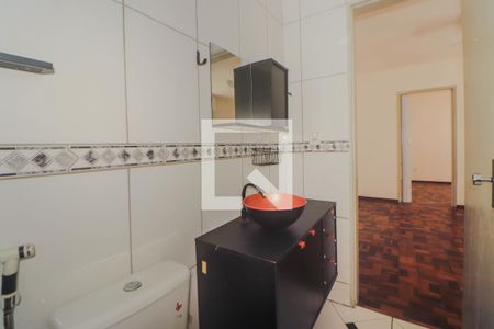 Banheiro de apartamento à venda com 1 quarto, 40m² em Vila Ipiranga, Porto Alegre