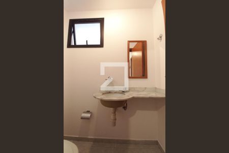 Lavabo de apartamento para alugar com 1 quarto, 51m² em Cambuí, Campinas