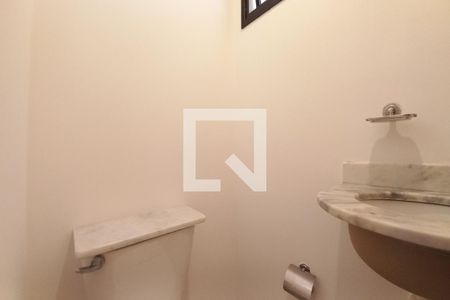 Lavabo de apartamento para alugar com 1 quarto, 51m² em Cambuí, Campinas