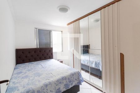 Quarto 2 de apartamento para alugar com 2 quartos, 45m² em Vila Silvia, São Paulo